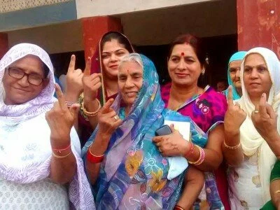 Maharashtra witnesses 64% voter turnout while Haryana faces a record of 76% 